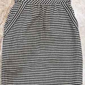 Vintage Escada 90’s Black/Cream Houndstooth Wool Pencil Skirt Size 34
